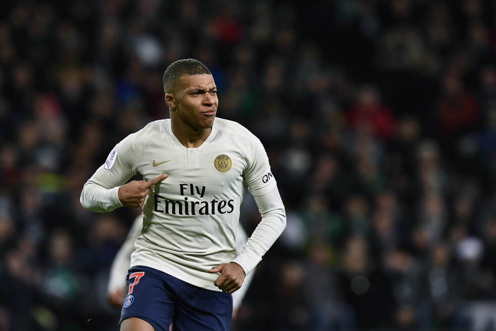 她是我国体坛败类，卷款44亿元逃到美国，潇洒住豪宅，生活奢侈